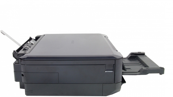 Epson Expression Premium XP-700: Bis zu 60 cm tief bei ausgefahrener Papierablage und manuellem Einzug an der Rückseite.