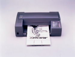 Stylus 800 (1993): Erstes Gerät der Stylus-Serie mit Micro-Piezo-Druckkopf.