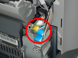 Ausstecken: Diese fünf Kabel verbinden die Scannereinheit mit der Druckerelektronik.