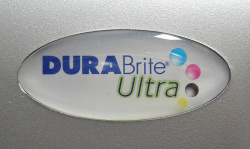 DuraBrite Ultra: In den neuen Tintenpatronen befindet sich eine Weiterentwicklung der DuraBrite-Tinte, die Epson vor einigen Jahren für seine Office-Geräte eingeführt hat.