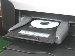 Für den CD oder DVD-Druck liegt ein Caddy bei.