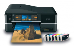 PX800FW: Über den PX700W hinaus bietet das Top-Modell Fax, ADF und ein größeres Display.