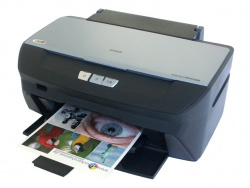Epson Stylus Photo R265: Günstiger Fotodrucker mit hoher Qualität und gesalzenen Druckkosten.