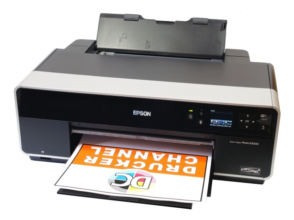 Epson Stylus Photo R3000: Kompakter Fotodrucker mit Statusdisplay.