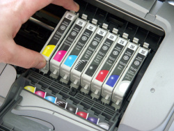 Epson Stylus Photo R800: Selbst in hochwertigen Consumer-Druckern kommen Zusatzfarben zum Einsatz.