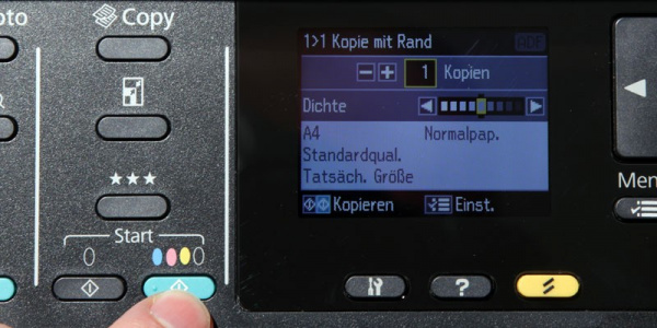 Epson Stylus SX620FW: Zwei Tasten für S/W- oder Farbkopie.