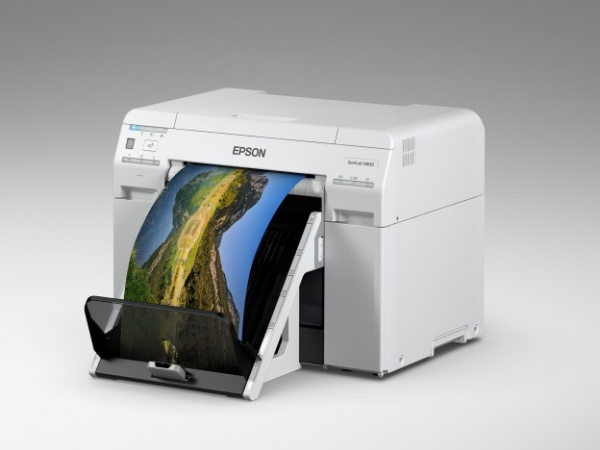 Epson Surelab SL-D800: Fotodrucker für Rollenpapier bis zu A4-Breite mit Schneidefunktion.