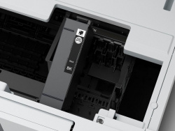 T11J1: Schwarze Tintenpatrone für 2.200 Seiten auf dem Druckwagen. Farbige Kartuschen lassen sich nicht einsetzen.