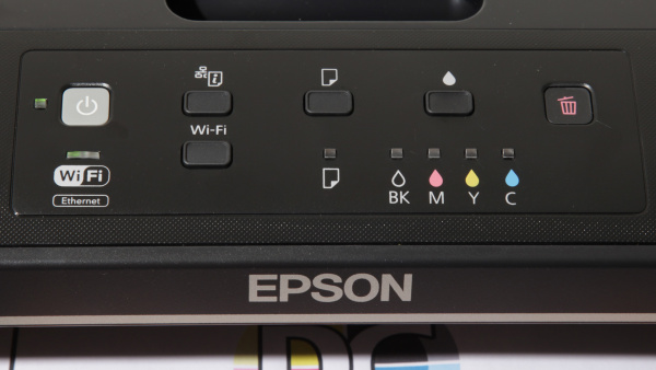 Epson Workforce WF-7015: Zeigt auch den Netzwerkstatus an und gibt Info über leere Tintenpatronen.