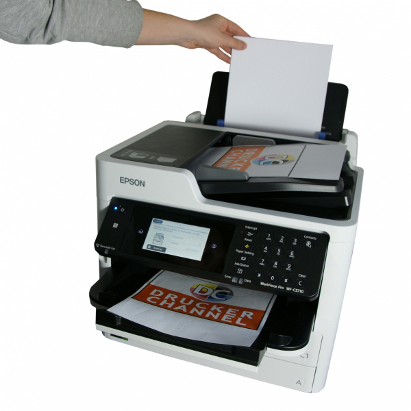 Hinterer Einzug: 80 Blatt passen hinein.