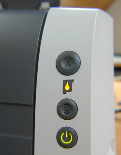 Praktisch: Mit der "X"-Taste kann man Druckaufträge auf Knopfdruck löschen.