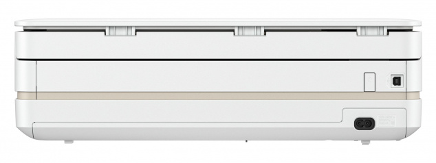 Flach: Auf der Rückseite gibt es einen USB-Anschluss sowie den Ein-/Aus-Schalter. Auf dem Bild sieht man den Envy 6120e ohne ADF-Aufsatz.