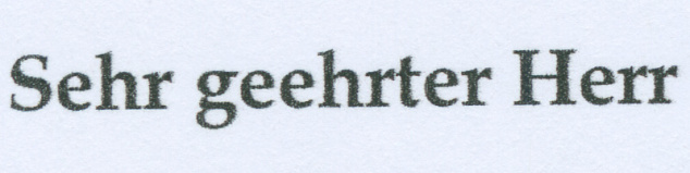 Beide Patronen installiert: Scharfer und tiefschwarzer Textdruck.
