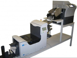 HP Laserjet 4345 mit Neopost SI 68-Kuvertierer: Die Kombination aus Drucker, Übergabestation und Kuvertierer soll bis zu 3.000 Umschläge pro Stunde kuvertieren können.