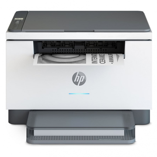 HP Laserjet MFP M234dw: Version ohne ADF und anderer Positionierung der Bedienelemente. Das Papierfach ist nach vorne hin offen und somit nicht vollständig vor Staub geschützt.