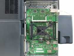 Platine: Oben Platz für DIMM, Mitte EIO, unten rechts USB-Host.