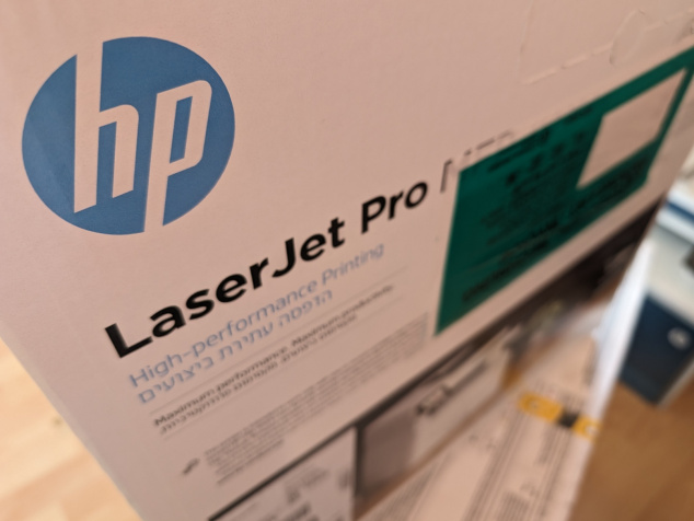 Für den Test: Der "HP LaserJet Pro MFP 4102fdw" und der "Color LaserJet Pro MFP 4302fdw" gehen jeweils fünf Mal auf Reise. Zum Lieferumfang gehört zudem Toner für mindestens vier Monate intensiven Druckens.