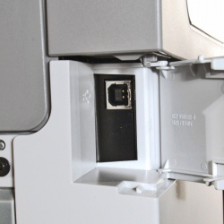 HP Laserjet Pro P1566: USB-Anschluss.