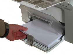 HP Laserjet Pro P1566: Papierfach für 250 Blatt.