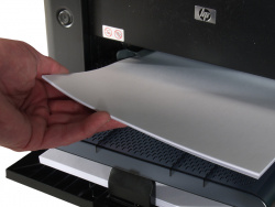HP Laserjet Pro P1606dn: Einzelblattzufuhr für bis zu zehn Medien.