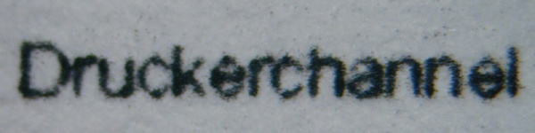 HP Laserjet P1606dn: 2-Punkt-Schrift unter der Lupe noch gut lesbar.