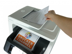 Dual-Duplex-ADF: Der schnelle Doppel-Vorlageneinzug fasst 50 Blatt.