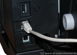 Schnittstellen: Netzwerk und USB.