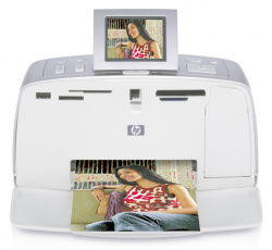 HP Photosmart 375: Mobiler Fotodrucker mit Vorschaudisplay.