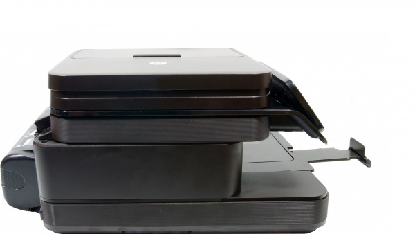 HP Photosmart 7520: Bis zu 55 cm tief vom rückseitigen Duplexer bis zur ausgezogenen Papierablage.