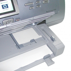 Praktisch: 10x15 cm Fotopapier kann der HP extra aufnehmen und randlos bedrucken.