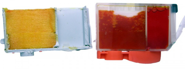 Compare: Left side an opened HP-No. 364 cartridge, right side a Canon CLI-8 cartridge.