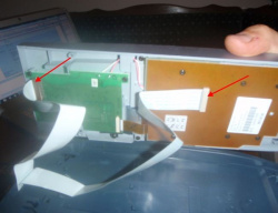 Bedienfeld kabel entfernen.