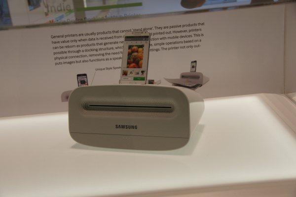 "Indie": Laserdrucker mit Smartphone-Dock und Lautsprecher in einem.