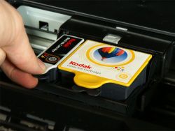 Kodak ESP 7: Zwei Patronen die sich leicht tauschen lassen.