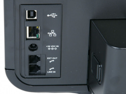 Anschlüsse: Der Kodak bietet neben Wlan auch USB und Netzwerk.