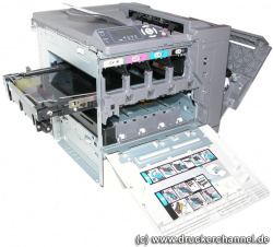 Transporteinheit (links): Muss erst nach rund 120.000 Seiten getauscht werden.