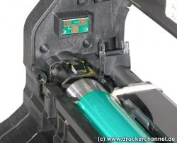 Mit Chip: Verhindert das Wiederverwenden der Toner-/Bildtrommeleinheit.