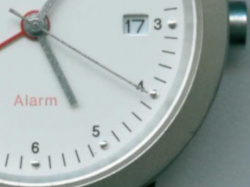 Gestochen scharf: Nur der Kyocera kann mit seinem CCD-Scanner das Abbild der Uhr scharf erkennen.