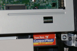 CompactFlash: Nur bei FS-820 und FS-920.