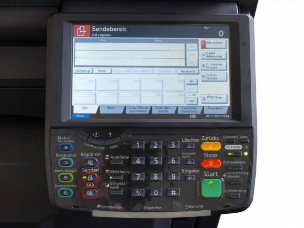 Kyocera Taskalfa 4550ci: Die Maschine kann gescannte Dokumente im Netzwerk an verschiedenen Stellen speichern und für die weitere Bearbeitung per Mail verschicken.