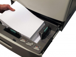 Papierkassette: Einlegen von Papier gewöhnungsbedürftig.