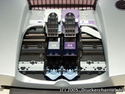 Zweipatronensystem: Der Z815 bietet Platz für zwei Patronen (Schwarz- oder Foto- und Farbpatrone).