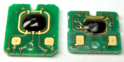 Die Chips von der Rückseite: Links T071x, rechts T130x.