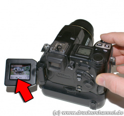 Kompaktkameras: Belichtungszeit und Blende merken und im manuellen Modus einstellen.