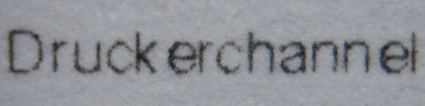 2-Punkt-Schrift: Die etwa 0,5 Millimeter hohe Schrift gibt der Oki C530dn sehr gut wieder.