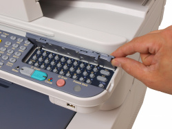 Versteckt: Unter den Kurzwahltasten befindet sich eine vollwertige Tastatur.