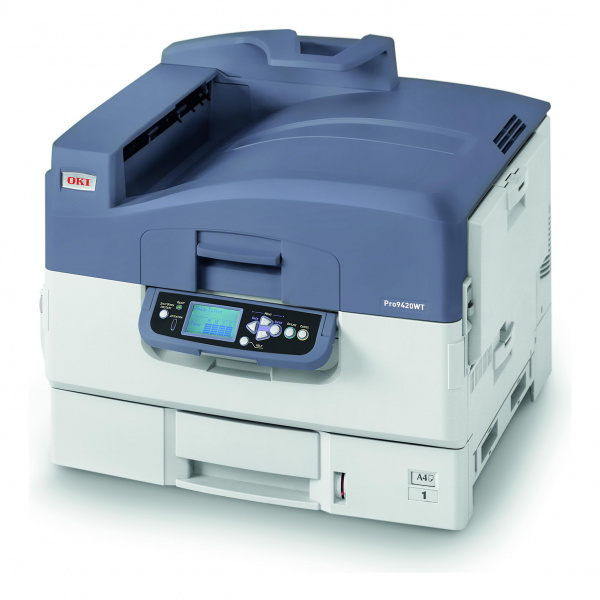 Oki Pro9420WT: Dieser Grafikdrucker mit weißem Toner schafft sogar Papierformate bis A3 und dabei noch 31 ppm auf Papier.