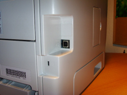 Nur eine USB 2.0 Schnittstelle steht dem HP Laserjet P2015 zur Verfügung.