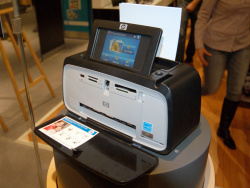 HP Photosmart A630: Neuer Mobilfotodrucker mit großem Display.