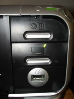 PictBridge (USB) Anschluss und die Bedientasten des Druckers. Angenehme LEDs.